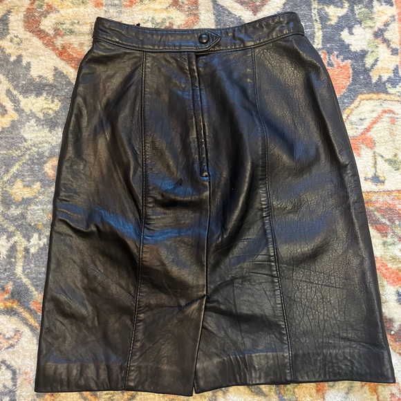 Black Leather Pencil Skirt 🖤 - Picture 5 of 5
